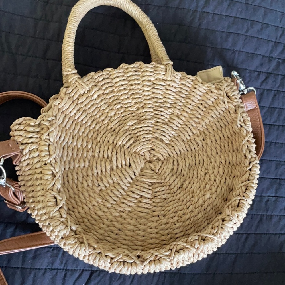 Lulus’s summer crossbody bag